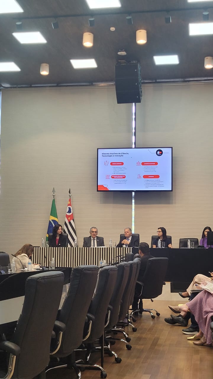 Sinteps questiona secretário de C&T na Alesp